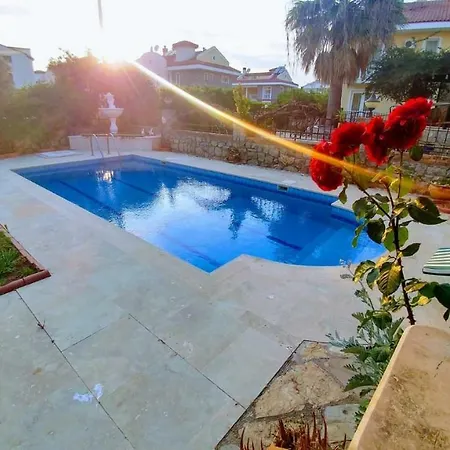 Playa - Solo 4 Bedroom Spacious Villa *