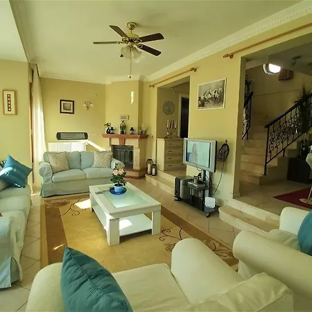 Playa - Solo 4 Bedroom Spacious فتحية