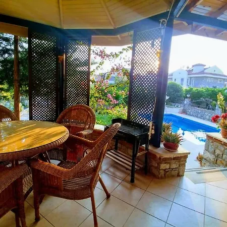 Playa - Solo 4 Bedroom Spacious فتحية